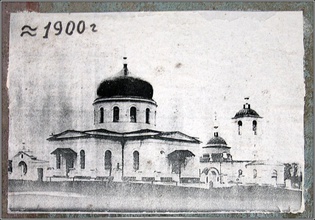 Летняя Спасская (слева) и зимняя Казанская (справа) церкви в с. Гагино, где служил отец Илия (Вятлин). <br>Ист.: Новые сведения ...
