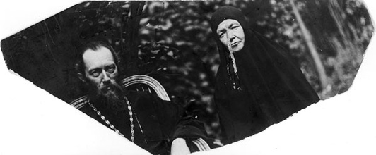Протоиерей Иосиф Фудель с монахиней. Москва, 1910-е.<br>Ист.: Фудели. Три поколения одной семьи