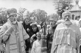 Слева направо: архиепископ Куйбышевский Алексий (Палицын), архимандрит Гурий (Егоров), настоятель ташкентского Александро-Невского храма протоиерей Григорий Брицкий. Ташкент, 1944