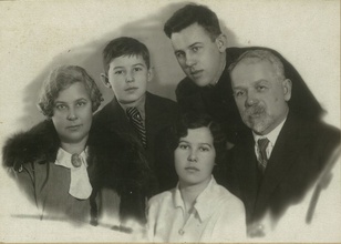 Семья Николая Павловича Афонского. Баку, 1935<br>Ист: Николай Павлович Афонский ...