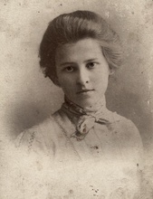 Дочь, София Николаевна Волконская. 1910-е
<br> Ист.: Мои предки Твердовские