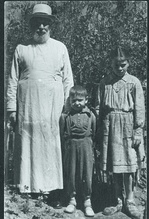 Протоиерей Феодор Покровский с членами семьи. Фото из архива отдела Агиологии Брянской епархии