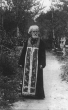 Отец Борис на Богословском
кладбище<br>Ист.: Духовные беседы ...
