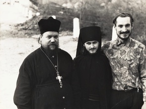 Эконом Псково-Печерского монастыря архимандрит Ириней (Пономарёв), иеродиакон Иаков (Зарудный) и послушник Сергий Попков. Псковская обл., г. Печоры.<br>Ист.: Старая фотография ...