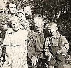 Протоиерей Николай Листов с семьей