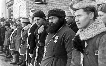 Партизан отец Феодор Пузанов в боевом строю<br>Ист.: forum.vgd.ru
