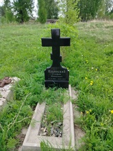 Могила прот. Стефана Ильинского за алтарем церкви Рождества Богородицы в д. Погост
