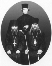 Архиепископ Серафим (Самойлович) (справа)<br>Ист.: fond.ru