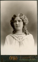 Леля (Ольга), дочь свящ. Павла Конюхова. Авг. 1914<br>Ист.: Пермский стиль