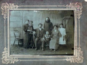 Диакон Петр Фурсаев с семьей. 1913<br> Ист.: Астраханское духовенство