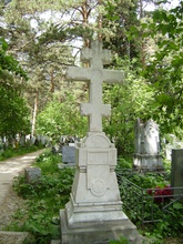 Место упокоения священника Константина Кожевникова и его супруги Анны Дмитриевны рядом с Симеоно-Аннинской церковью г. Сысерти. Могила найдена Оксаной Корневой<br><i>Фотографии предоставлены Екатериной Борисовной Серебряковой</i>