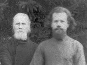 Священник Сергий Николаевич Фелицын (справа) с диаконом Адамом Осиповичем Шепетилло <br>(Ист.: Коллекция ПСТГУ)