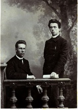 Александр Тетюев (слева) с братом Николаем. 1902<br>Ист.: <i>Тетюев И.</i>
История семьи Тетюевых
