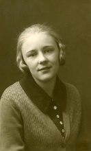 Старшая дочь Ольга Павловна (в замужестве Швабович). Новгород, 8.4.1931