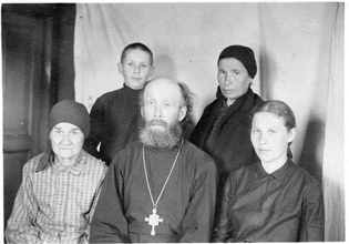 Семья Пискановских. Архангельск.
 Авг. 1934 (фото из семейного архива Пискановских. Предоставлены Пискановской Н.П.)