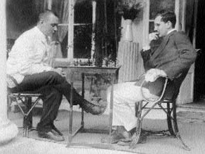 В. А. Комаровский и С. П. Мансуров (справа) играют в шахматы. Измалково, июнь 1914<br>Ист.: Самарины. Мансуровы ...
