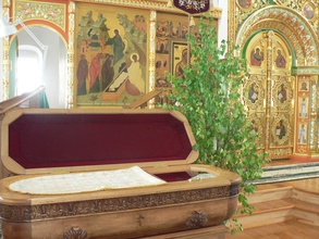 Рака с мощами святителя Виктора (Островидова) в Вятском Спасо-Преображенском женском монастыре